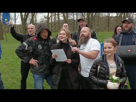 TA NAŠE PÍSNIČKA ČESKÁ / SVOBODA JE SVOBODA - Zlatý Špendlík a Daniel Landa na otužování ve Vltavě