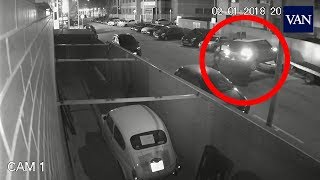 Roban un coche con un elevador mecánico en Barcelona