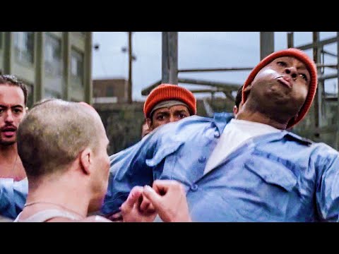 La rissa in prigione finisce tragicamente | Il castello | Clip in Italiano