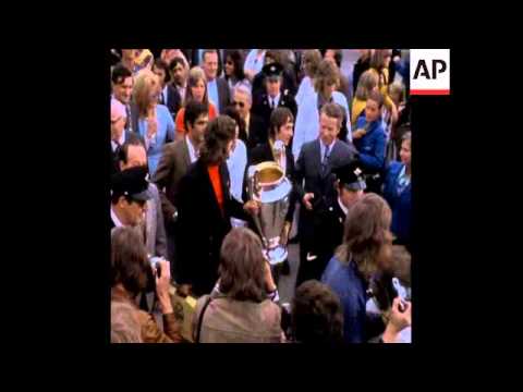 SYND 1 6 73 AJAX AMSTERDAM RETURN AFTER WINNING THE EUROPEAN CUP