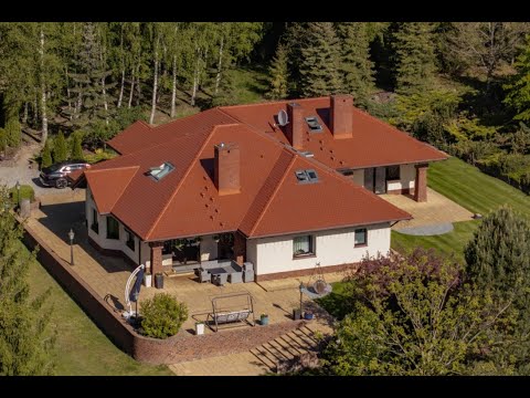 Rezydencja w Przyjaźni pod Żukowem z własnym parkiem, na działce o powierzchni ponad jednego hektara