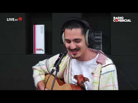 Rádio Comercial | Edmundo Inácio canta 'Terra' no Já se Faz Tarde