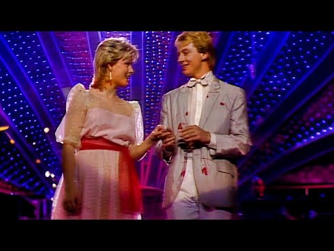 Iveta Bartošová & Petr Sepéši - Červenám (Remix)