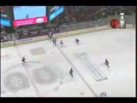 Carter roofs a shot for a 2-0 lead