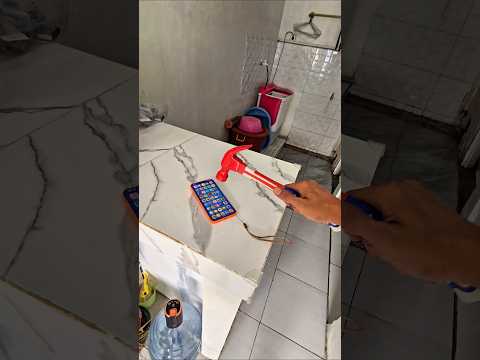 pukul hp iphon satria pake palu