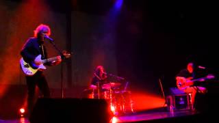 Low - Spanish Translation (live in Athens)
