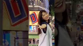 隙間から見えているのは内緒