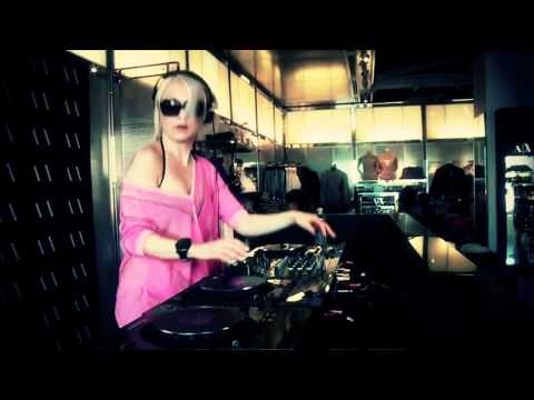 An insight into the world of Lizzie Curious - shows, studio & interview!