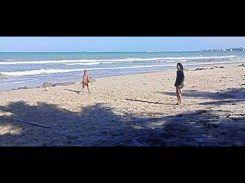 Ilhéus-BA, Bairro São Domingos, praia do norte, família no lazer - 15/11/2025.