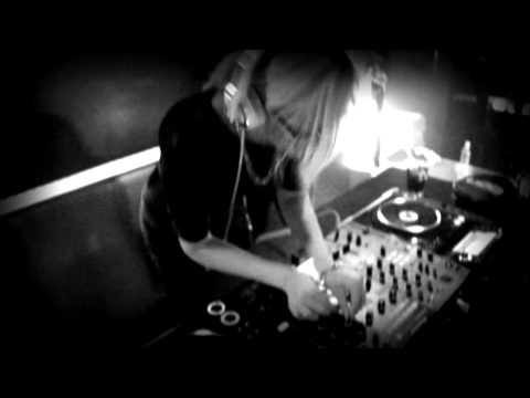 LUNA MOOR LIVE COCOS CLUB