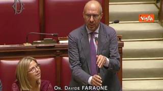 Dibattito interrotto da ingresso Ministra Roccella in Aula, l'applauso alla Camera