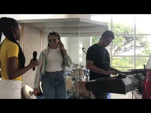 Deixa queimar/ furioso oceano/ só tu és santo