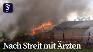 Wütende Angehörige brennen Ebola-Klinik nieder