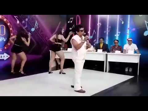 ivan Peter cantando tchau tchau amor no programa show do Tato Junior.