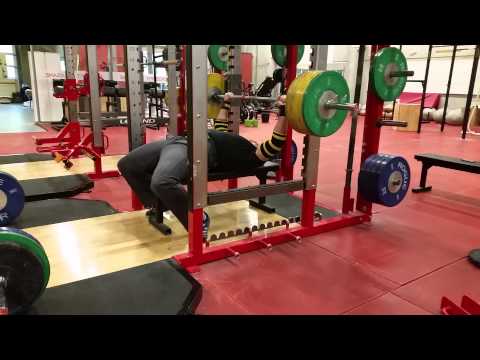 Strongmanknut 160kg benkpress med stopp