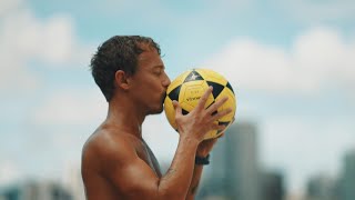 Vídeo de BOLA DE FUTEVÔLEI MIKASA FT-5 - BRANCA E PRETA