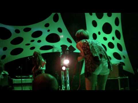 Festival Cosmic Trip 2010 - Lazy Guns Brisky - 02.AVI