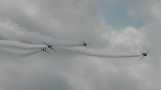 preview picture of video 'The Royal Saudi Hawks 4 Plane crossing at Koksijde Air Show'