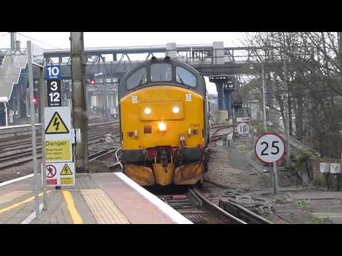 DRS 37425 & 37612 pass Ashford working the flask train from Dungeness 20/03/2014