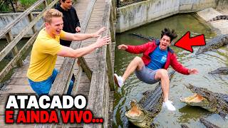 Eles empurraram o amigo para um rio de crocodilos. Morreram por causa do karma