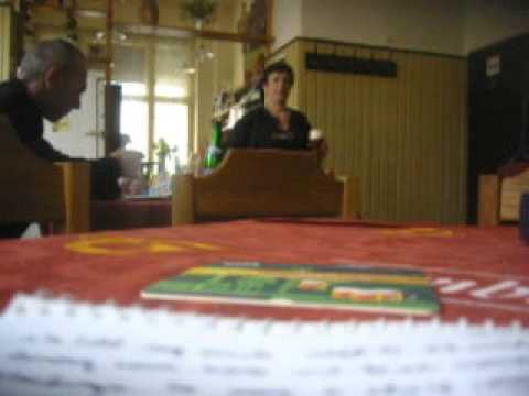 11/09/2003 cerveja é servida no hosta de Praga