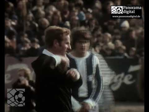 Adolf Prokop referees the Oberliga match SG Dynamo Dresden-1. FC Magdeburg with a microphone, 27....