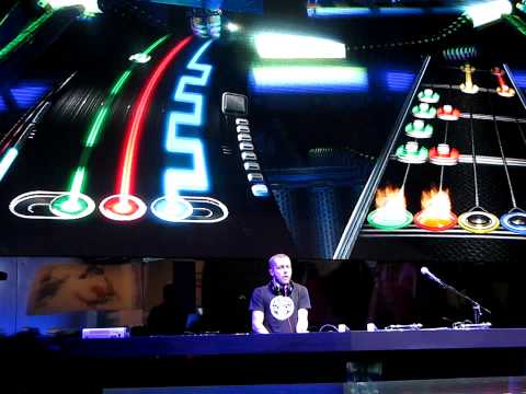 Under the Radar @ E3 2009 DJ Hero Demo
