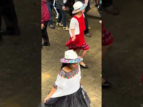 Banda Escolar con la indumentaria maya, en el municipio de Comitancillo, San Marcos.