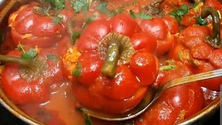 בקלי קלות- פלפלים ממולאים (ליהי קרויץ - מטבח בקלי קלות) - התמונה מוצגת ישירות מתוך אתר האינטרנט יוטיוב. זכויות היוצרים בתמונה שייכות ליוצרה. קישור קרדיט למקור התוכן נמצא בתוך דף הסרטון