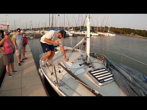 J24 Rigging Basics - Rigging the spinnaker, hoisting, gybing, dousing, and spin trim.