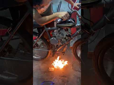 vela no escape da motorizada 😳