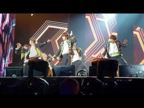 IDOL  |  181002 Chicago [Fan Cam] BTS Love Yourself Tour