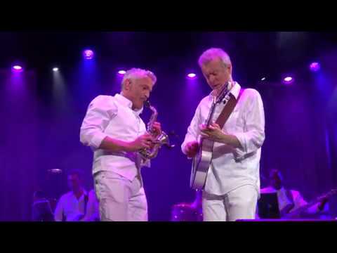 Peter White and Dave Koz perform "Glow" LIVE - 2017