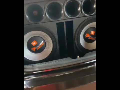 Caixa de Som JBL Tornado 2200 1100wrms 15 Polegadas!