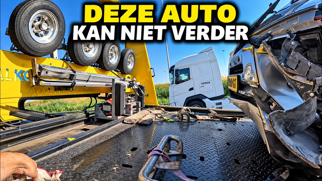 Twee keer raak op de A15: auto’s botsen met vrachtwagens