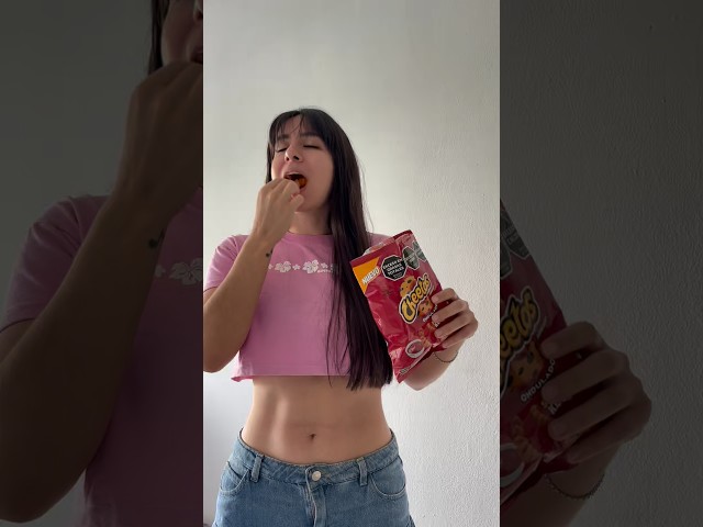 Vídeo relacionado con Cheetos Rizos, Producto de Aperitivo hinchado, Snack sabor a Queso y ketchup, bolsa individual, 96gr