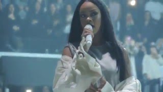 Rihanna - Love the Way You Lie, Pt. 2 (Live at Barclays Center) 3/30/16