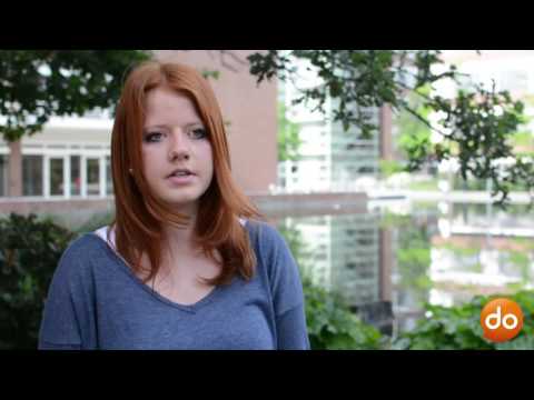 whatchado-Video von Julia Haake, Auszubildende Kauffrau für Versicherungen und Finanzen