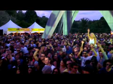 Blond:ish @ Piknic Electronik playing Audiofly - Circles ***EPIC