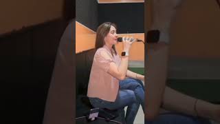 Download lagu wanita cantik karaoke suaranya sangat merdu mp3