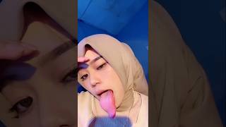 Download lagu Gadis berhijab dengan lidah panjang #celana pendek mp3