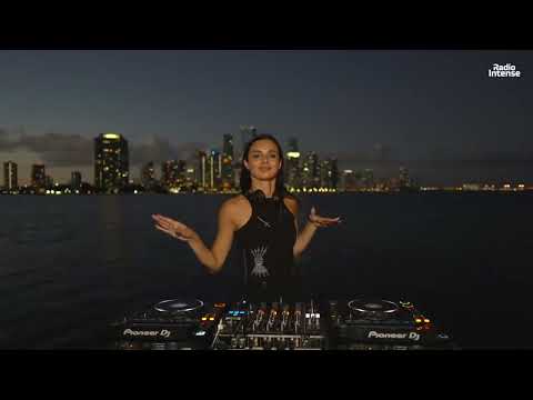 Korolova plays Redspace, Lluis Ribalta, Eleene - Coming Closer (Original Mix)