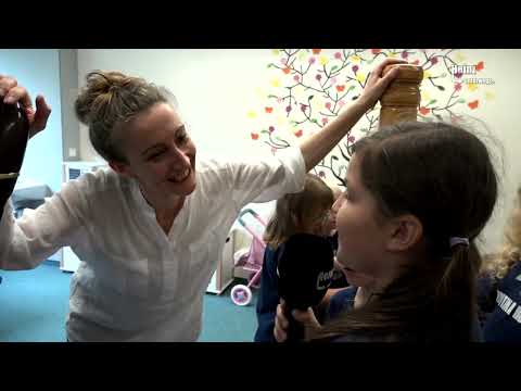 Christina Rommel singt mit Schülern der Wilhelm-Busch Grundschule Gera