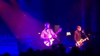 Queens of the Stone Age - The Evil Has Landed (Live)