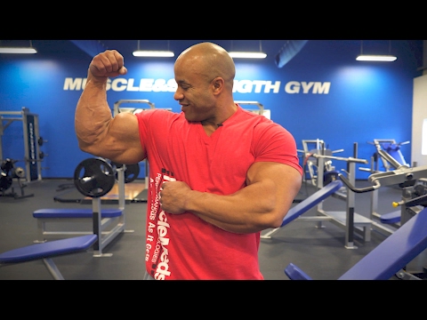 2 Exercises to Build Bigger Bicep Peaks With Victor Martinez