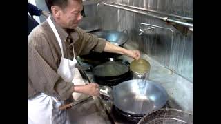 How professional chef season their carbon steel wok （ 怎么开锅的过程 )