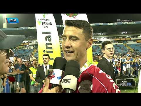 Com polêmica do VAR, Avaí bate a Chapecoense nos pênaltis e é campeão catarinense