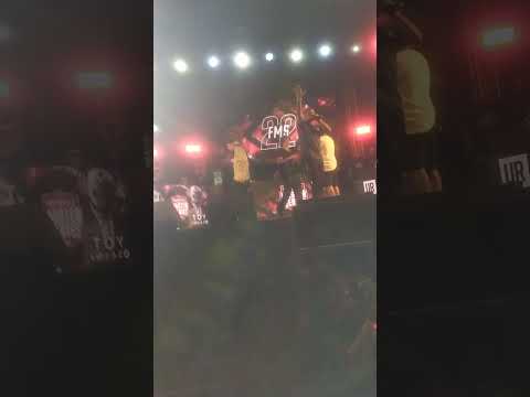 JAZE VS NEKROOS - DELUXE SIN CENSURA DE LA PELEA Y GRITOS DEL PÚBLICO - J10 FMS PERÚ SIN CENSURA