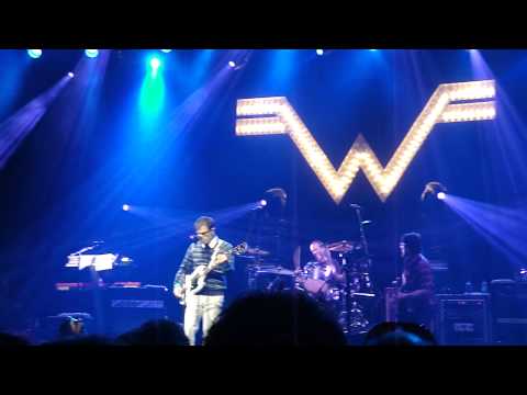 Weezer - Pink Triangle (Live @Centre Bell, Montréal, Canada)