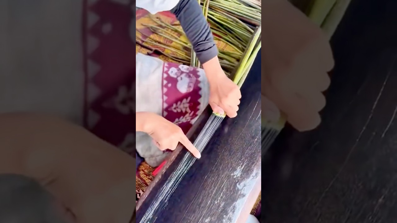 The process of extracting lotus silk. The material for making Lotus Silk Cloud Shoes.